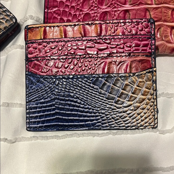 Elegant Multicolor Crocodile-Embossed Tote Bag - Picture 9 of 10